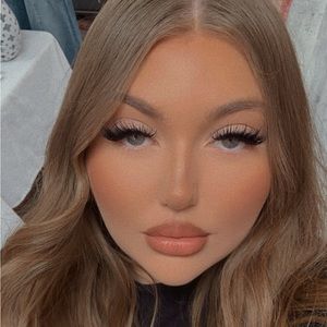 Meet your Posher, Mia